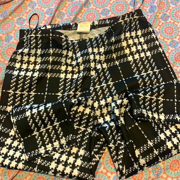 Too small - Picture 2 of 2